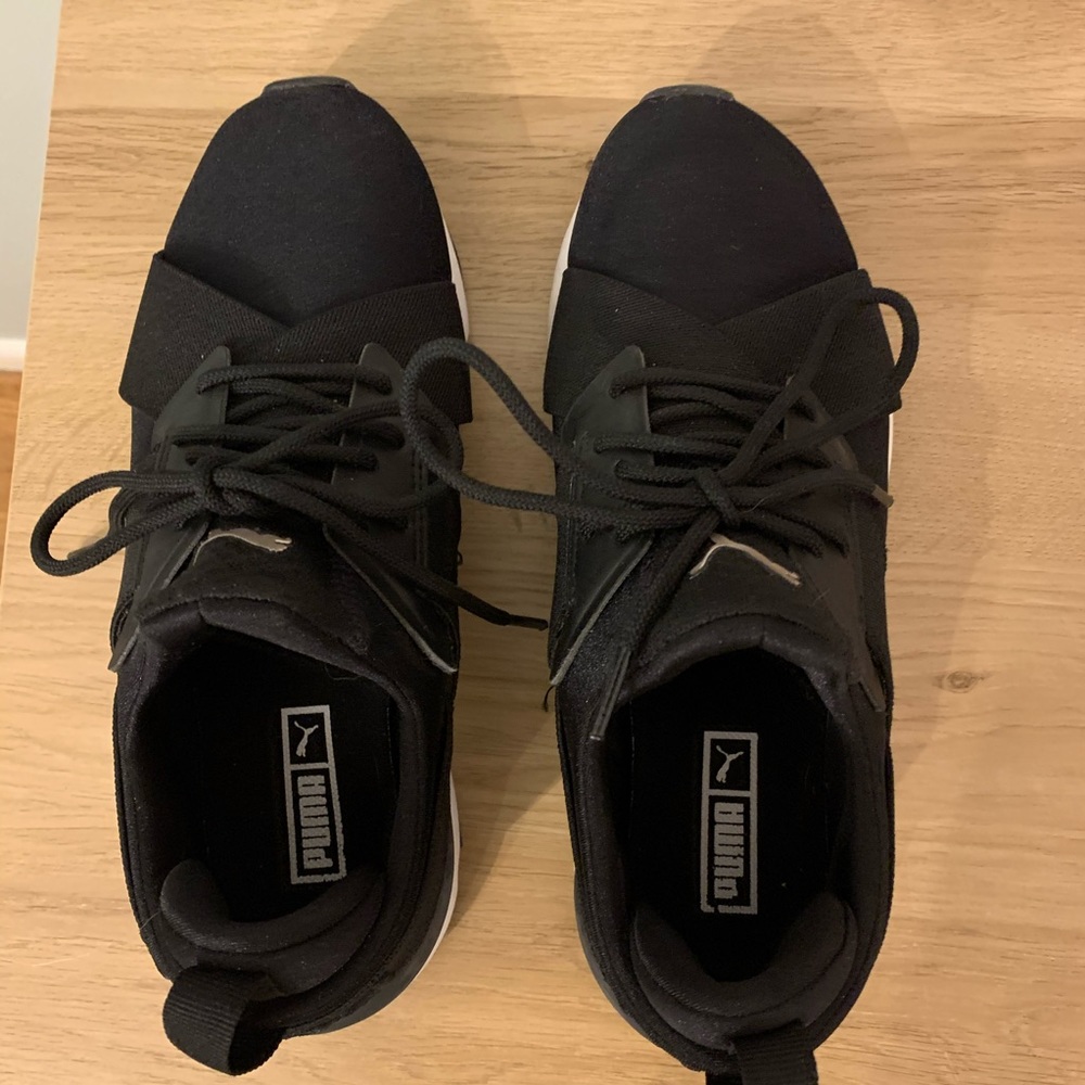 SOLD - Puma black tennis shoes